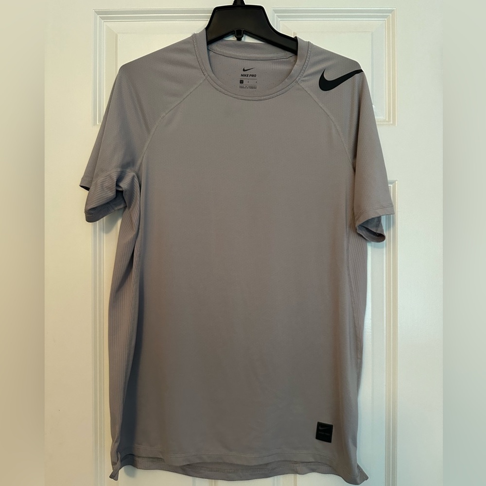 Nike Pro Men’s Gray Shirt size Large